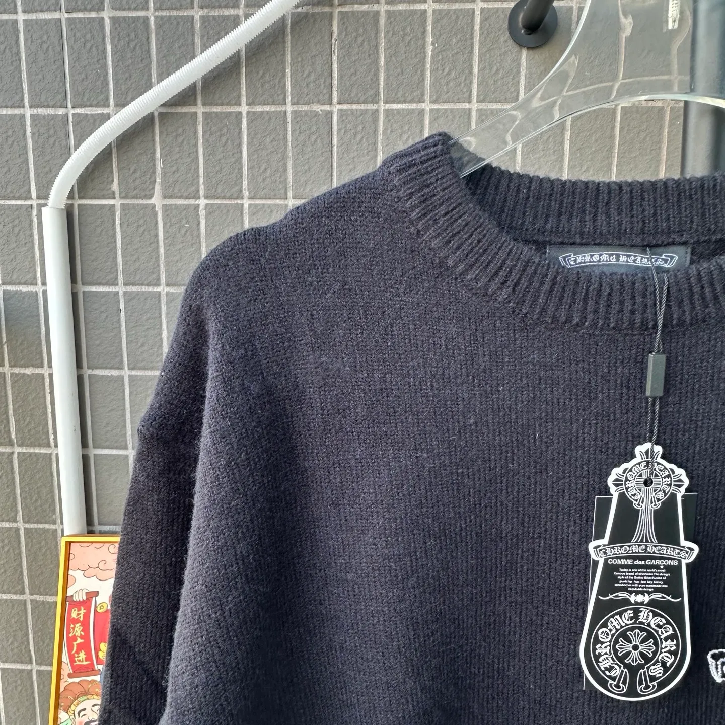 P210 model number: TT116 Chrome Hearts ch Chrome Hearts horseshoe embroidered round neck pullover sweater! The most practical jacket for today's temperature difference. The sweater is soft and waxy to the touch. It has embroidery design on the front and back. This is a great inner wear in winter. It is a very practical item. It is not only anti-pilling, but also very versatile. It is recommended to buy it early. Color: Black Size: M-XL M - Shoulder width 50, length 64, bust 108 L - Shoulder width 52, length 66, bust 112 XL - Shoulder width 54 Length 68cm Bust 116cm